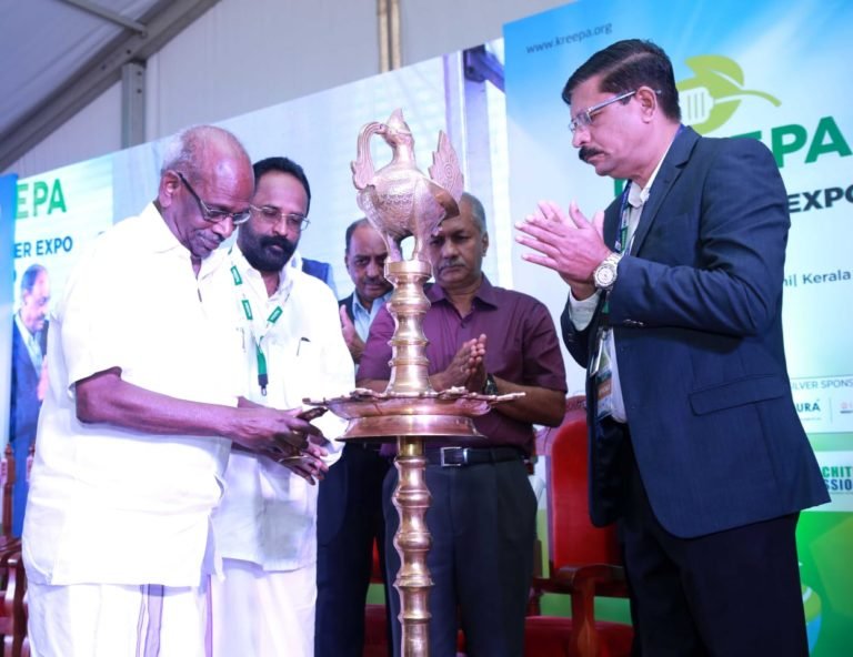 സൗരോര്‍ജ്ജത്തിലൂടെ ആയിരം മെഗാവാട്ട് വൈദ്യുതി ഉത്പാദനം ലക്ഷ്യമെന്ന് എംഎം മണി